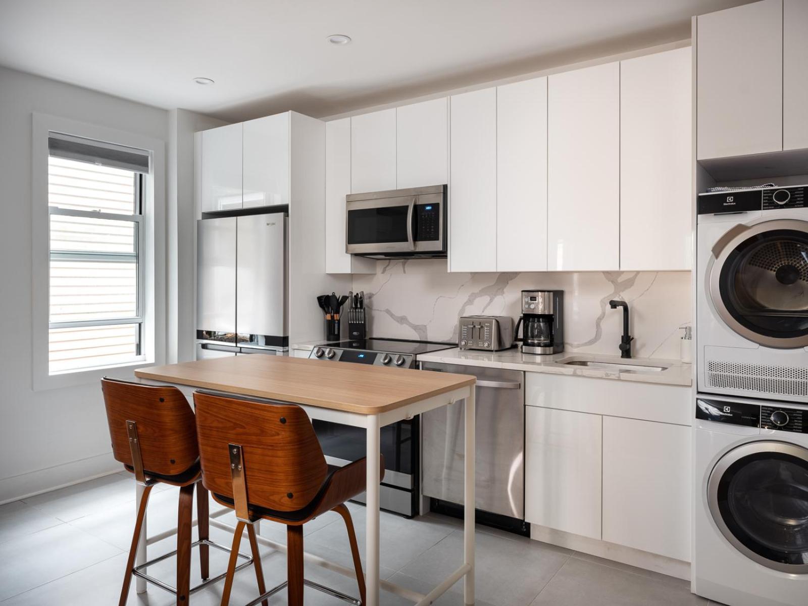 Three Bedroom Brooklynite Suite! Нью-Йорк Экстерьер фото