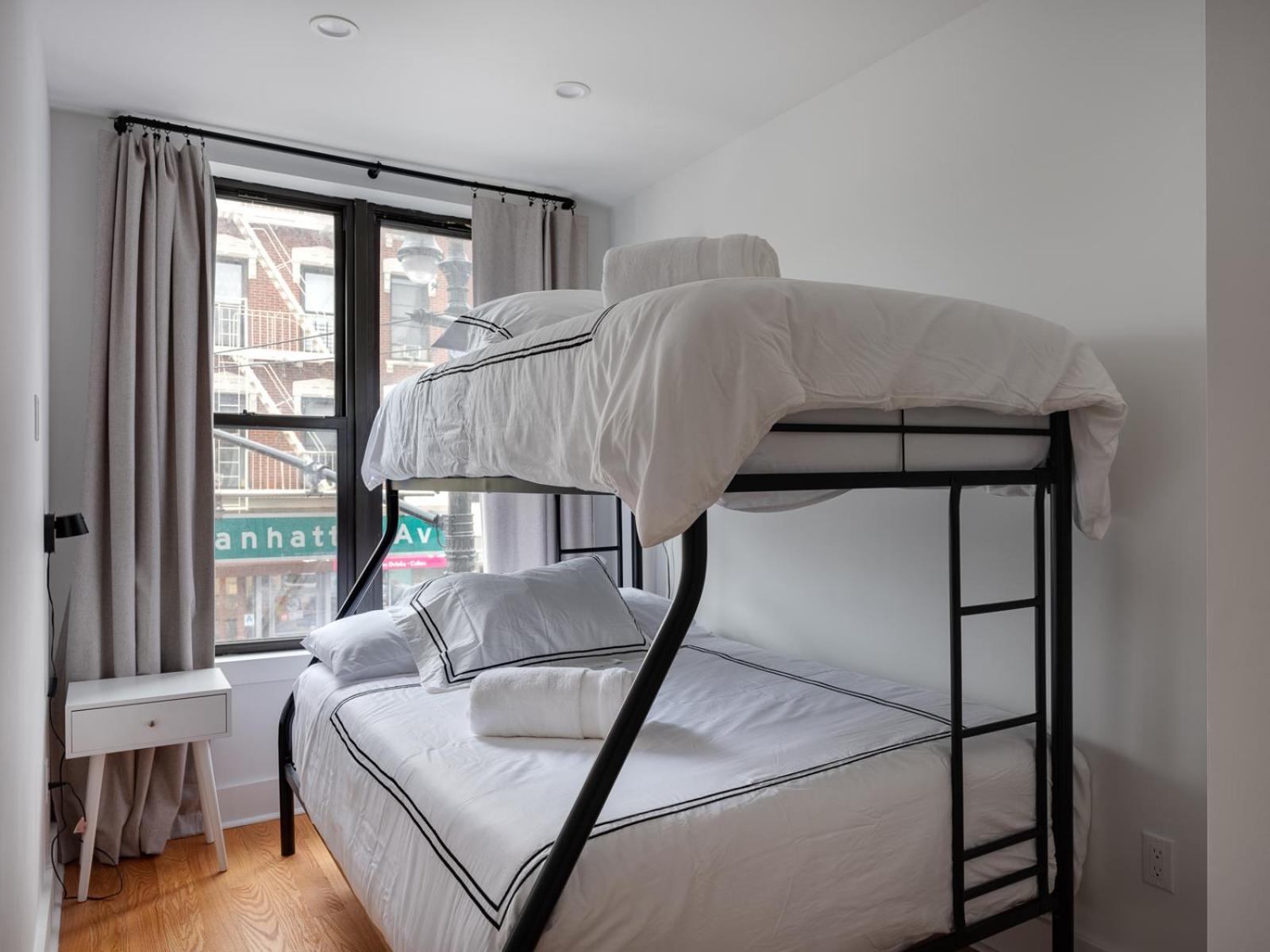 Three Bedroom Brooklynite Suite! Нью-Йорк Экстерьер фото